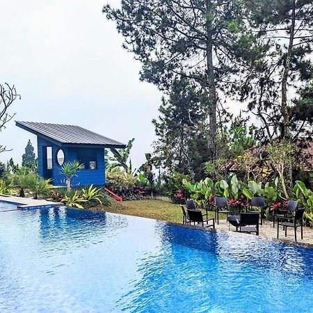 Cottonwood Exclusive Villa @Lembang Asri - Jacuzzi Playground Netflix Billyard Buitenkant foto