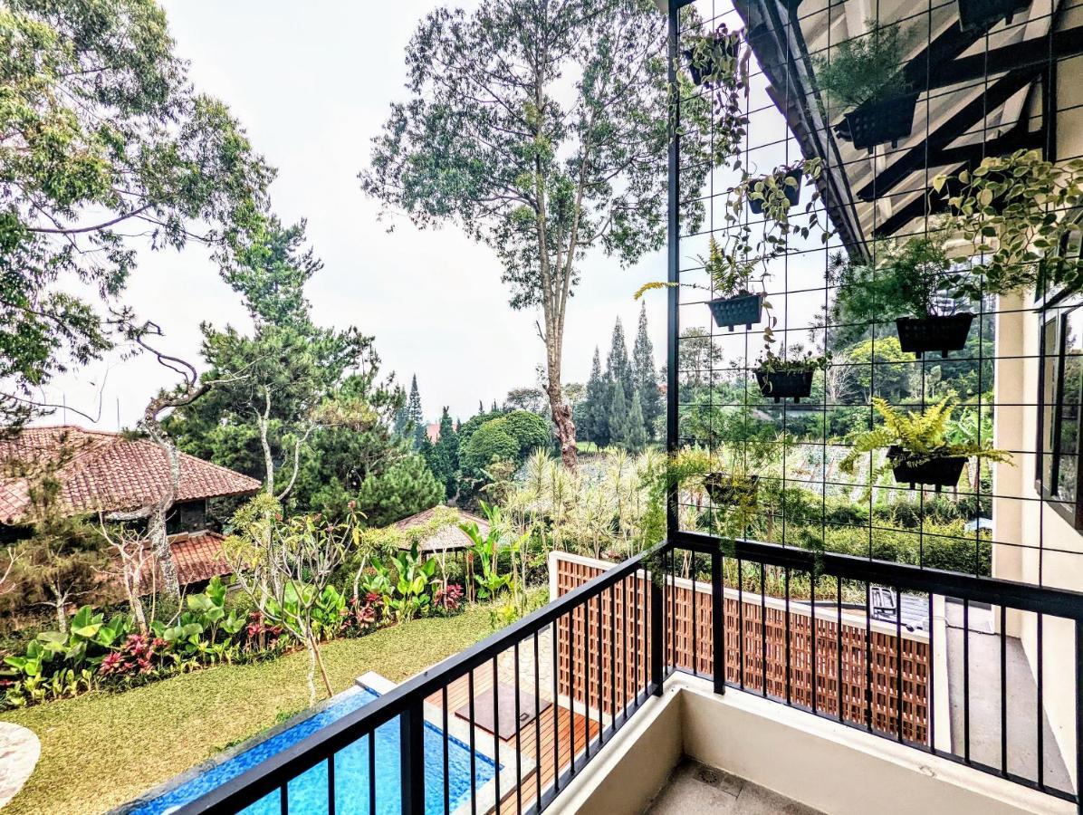 Cottonwood Exclusive Villa @Lembang Asri - Jacuzzi Playground Netflix Billyard Buitenkant foto