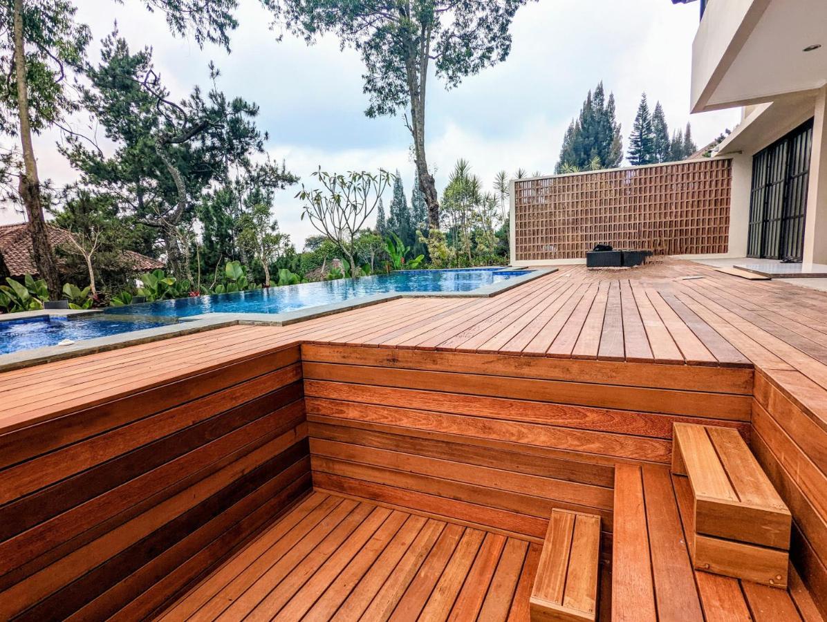 Cottonwood Exclusive Villa @Lembang Asri - Jacuzzi Playground Netflix Billyard Buitenkant foto