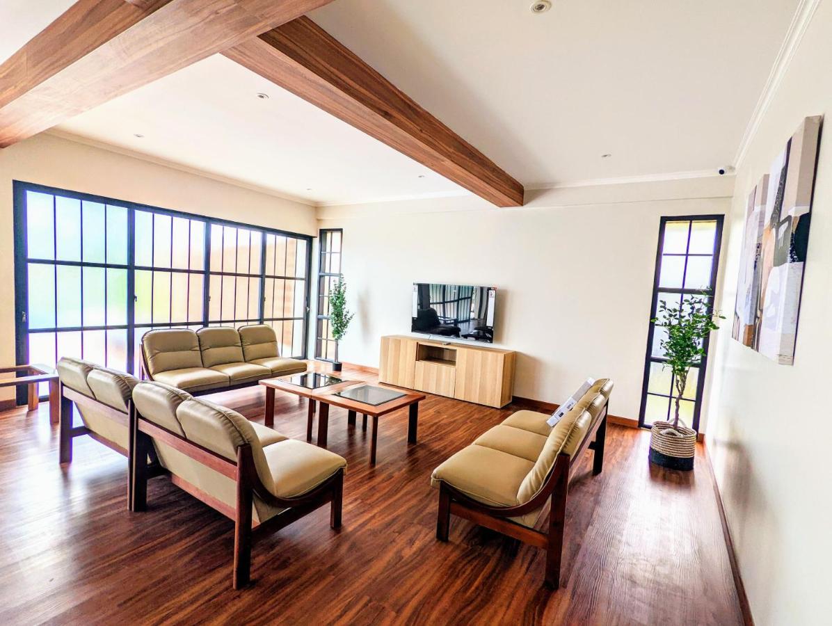Cottonwood Exclusive Villa @Lembang Asri - Jacuzzi Playground Netflix Billyard Buitenkant foto