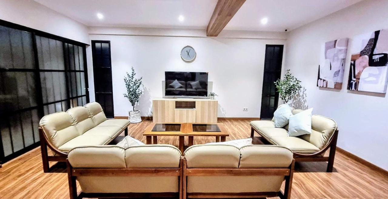 Cottonwood Exclusive Villa @Lembang Asri - Jacuzzi Playground Netflix Billyard Buitenkant foto