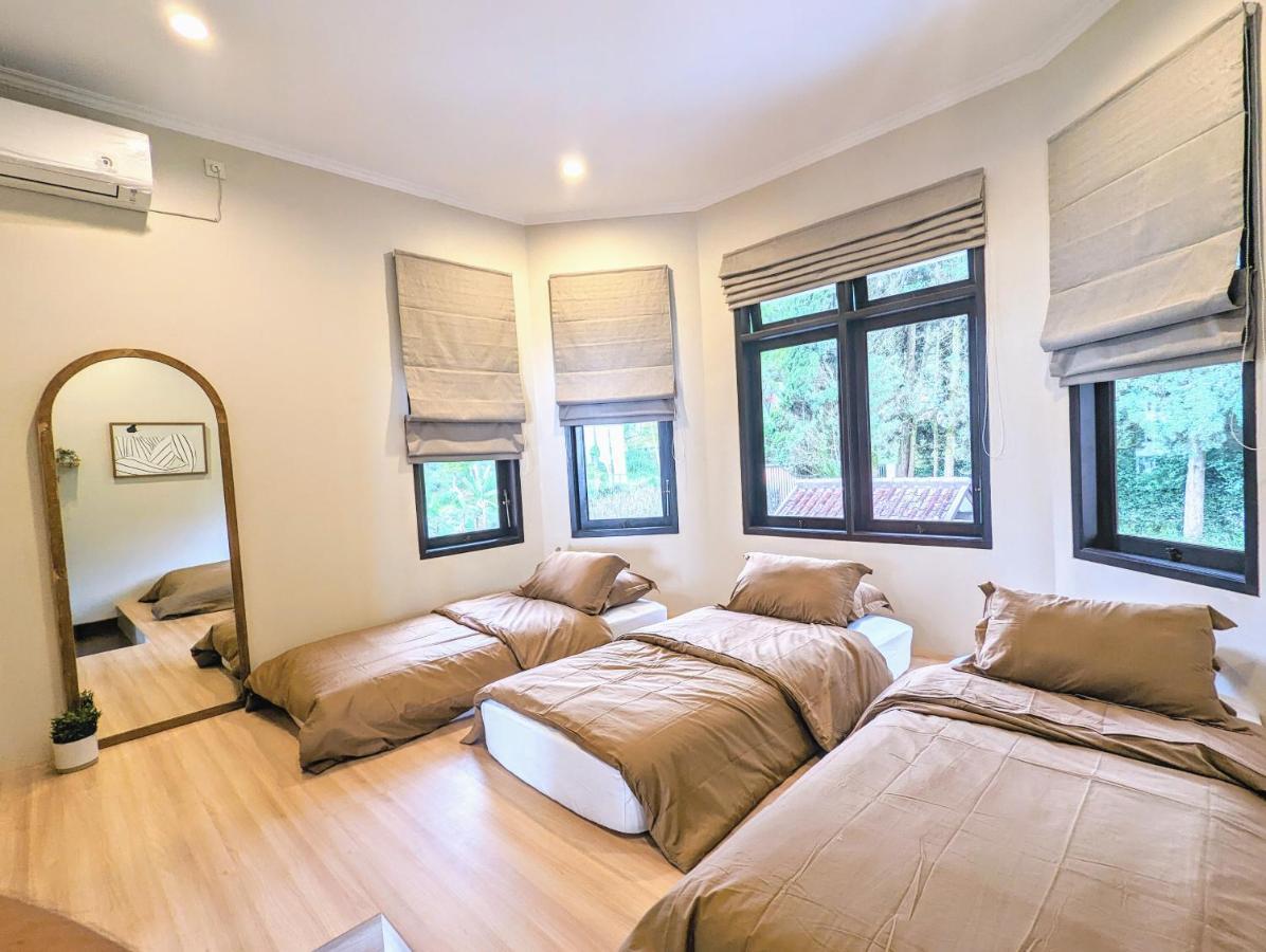 Cottonwood Exclusive Villa @Lembang Asri - Jacuzzi Playground Netflix Billyard Buitenkant foto